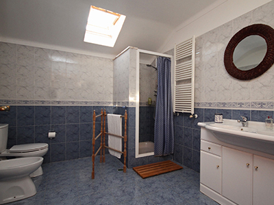 Picture of Main Bathroom